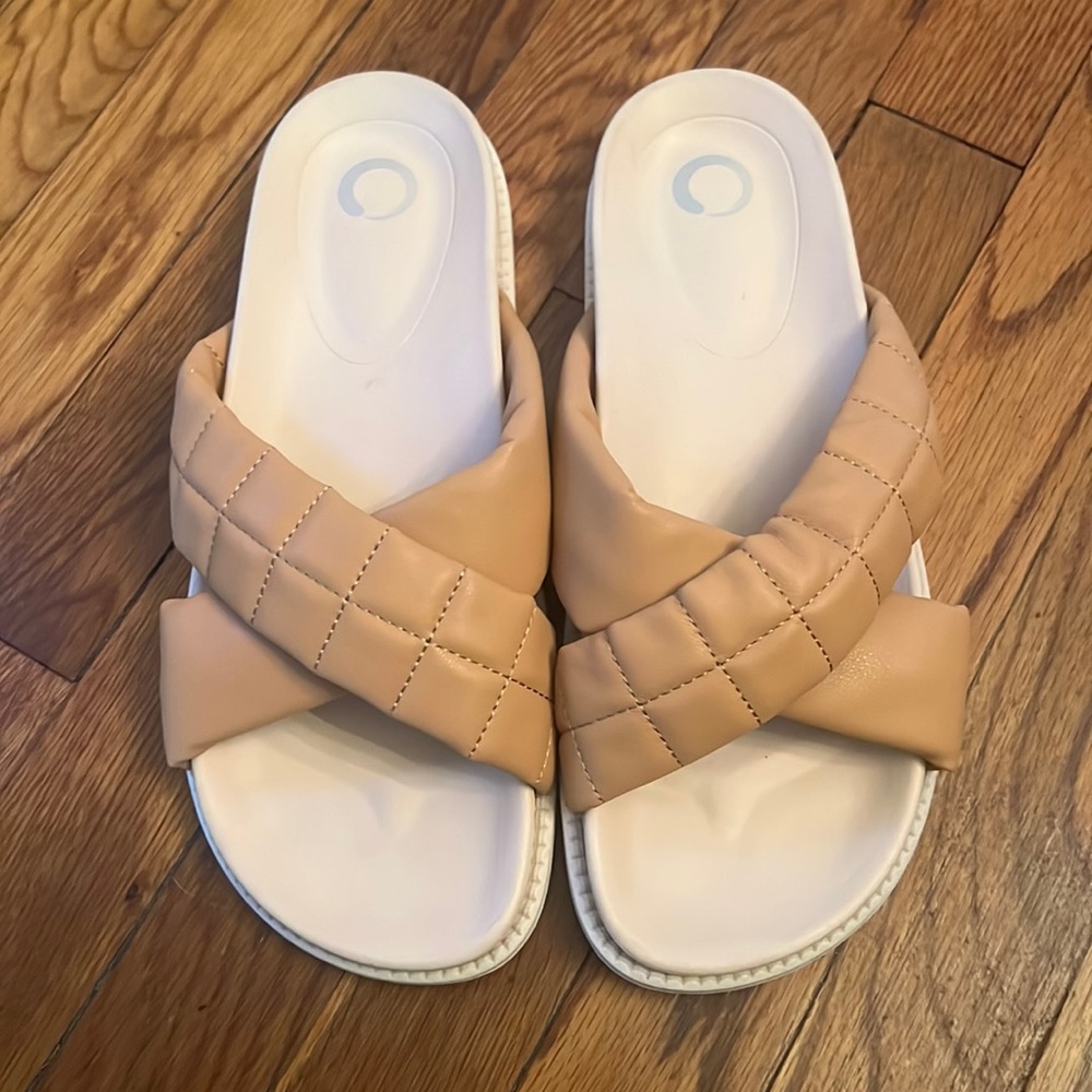 Size 11 Journee beige slides NWOT